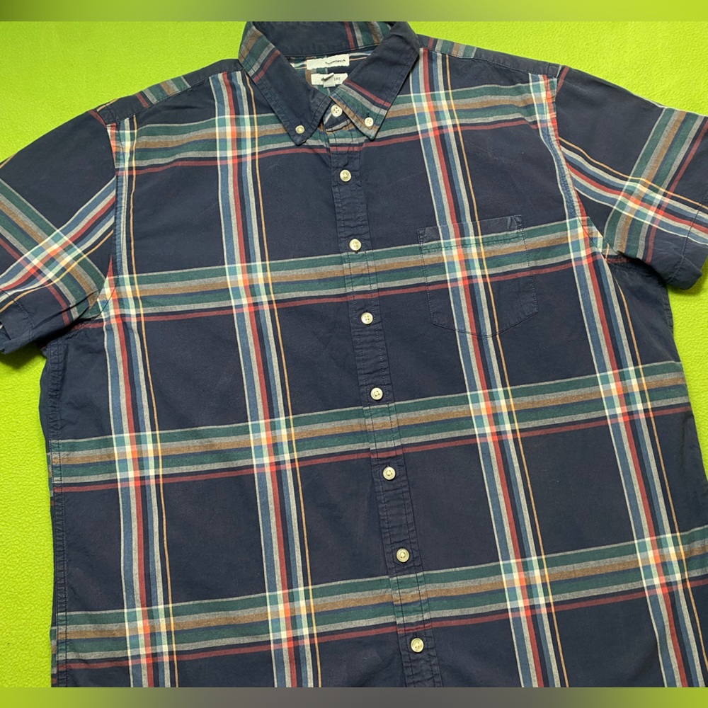 XL BUTTON UP Navy blue 👕 with *AS IS* bundle other items and save more ✨‼️💰